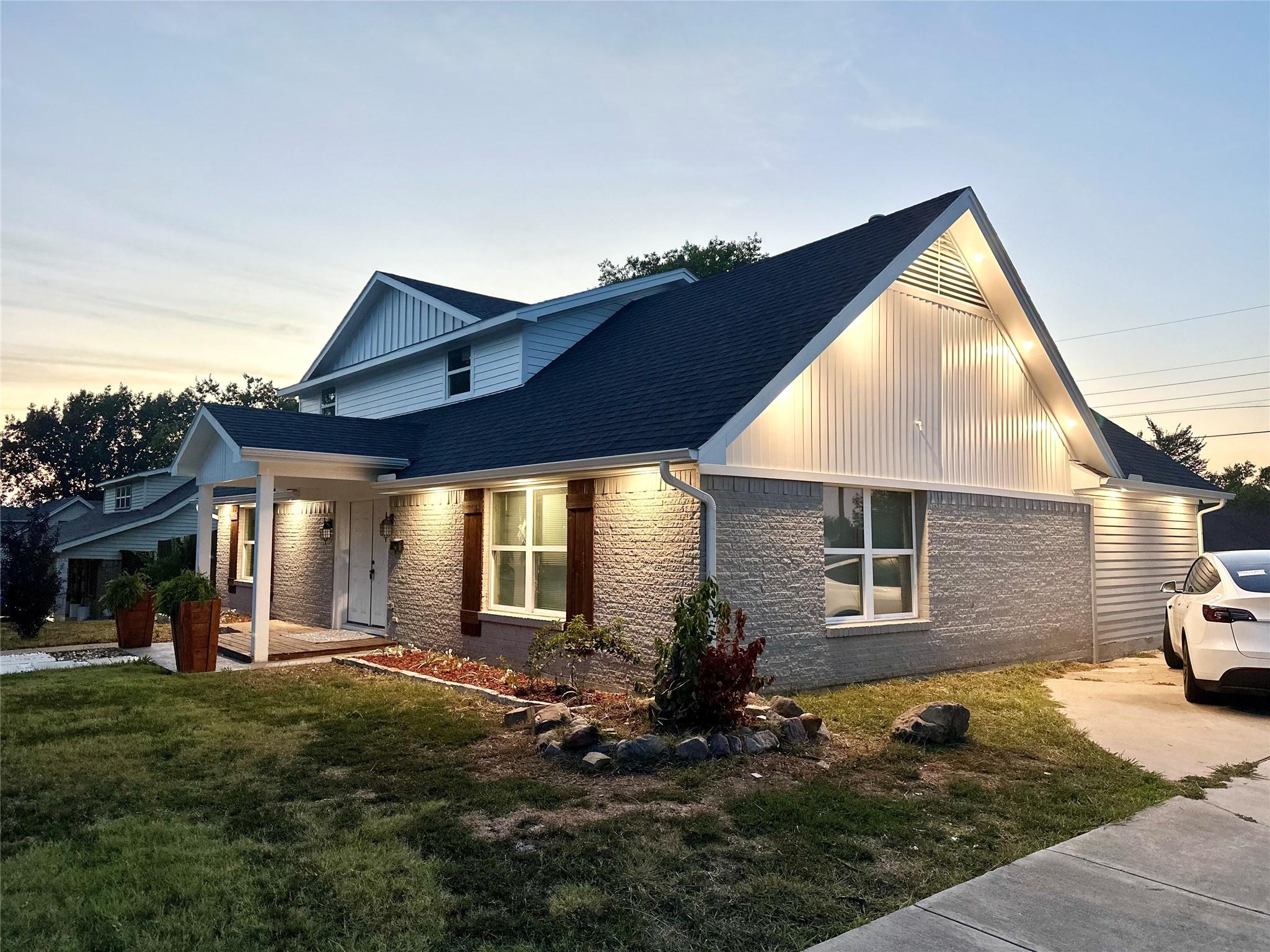 Hood St · front exterior