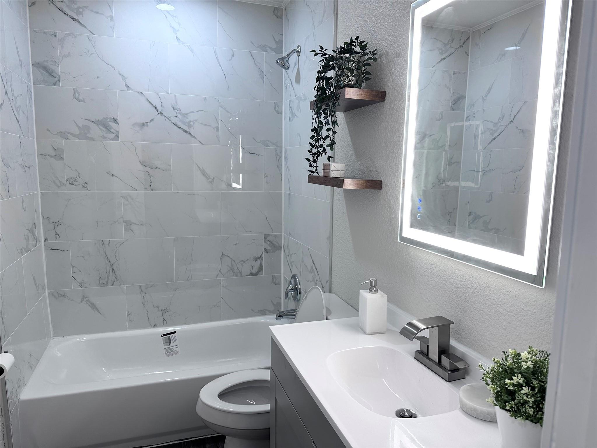 Royal Ln · bathroom