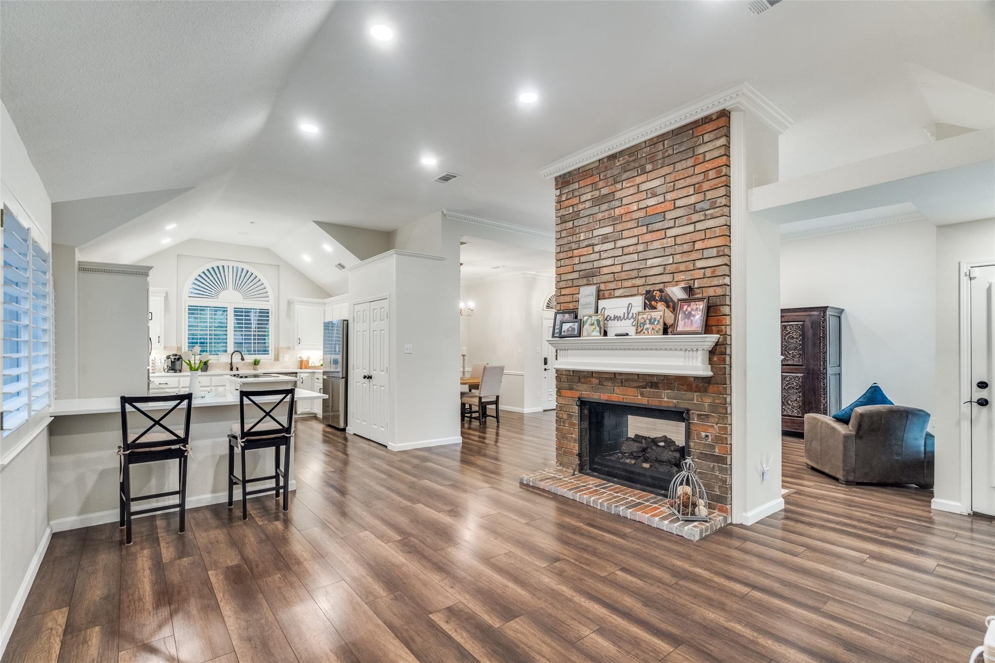 Sako Dr · living room